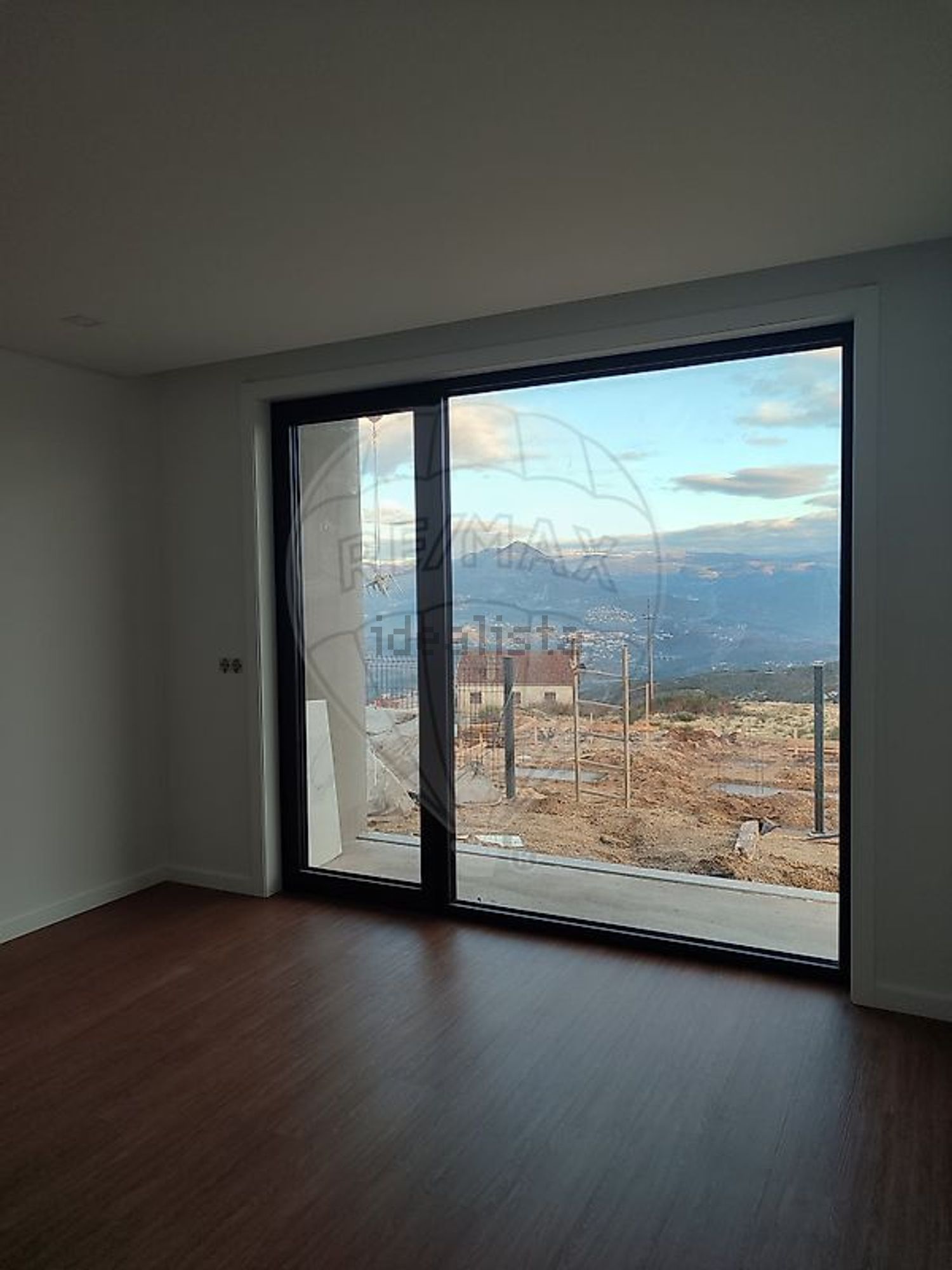 小楼房或独栋别墅出售N101-4 - 照片