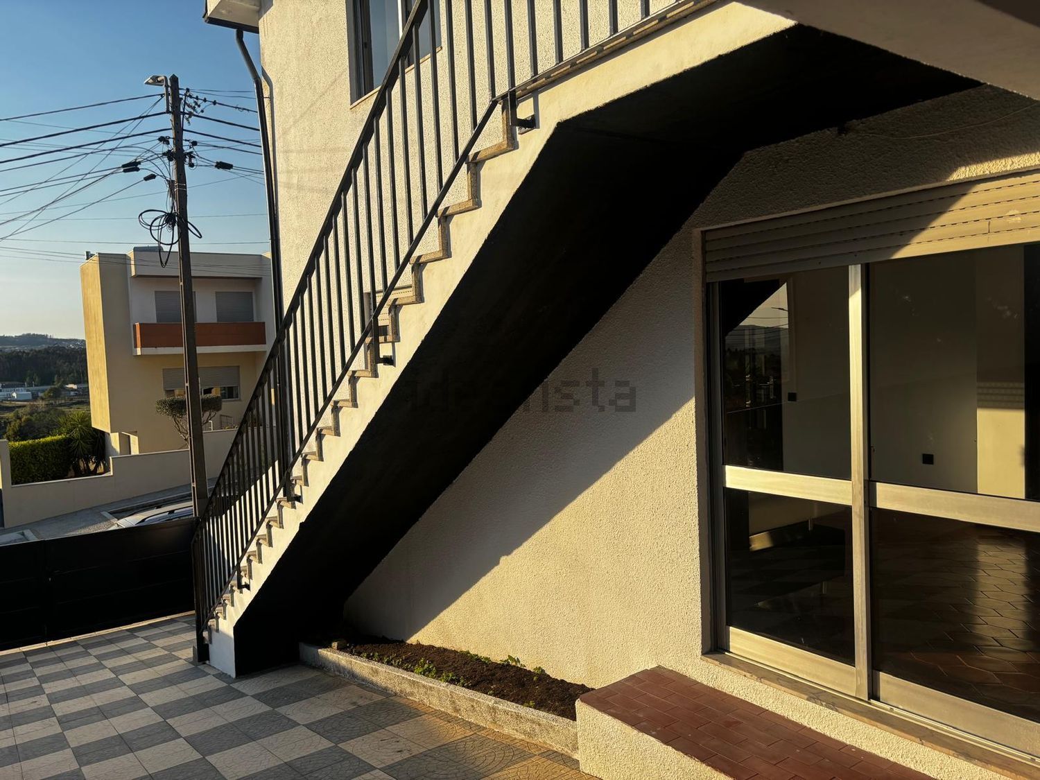 双拼别墅出售在Rua António Freire Gomes, 87 - 详情