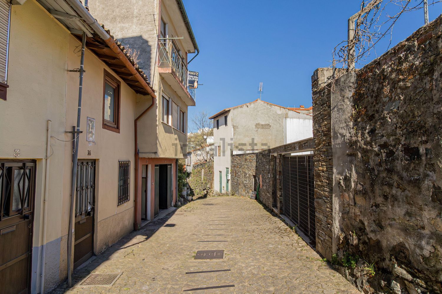 小楼房或独栋别墅出售在Sé - Santa Maria - Meixedo - 外立面