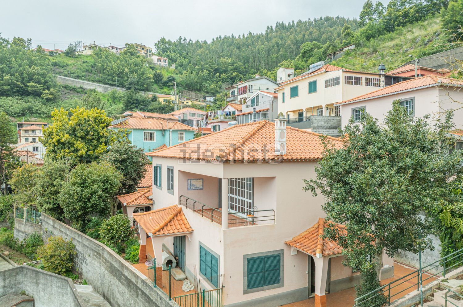 小楼房或独栋别墅出售在Caminho do Cabeço dos Lombos, 27 - 外立面