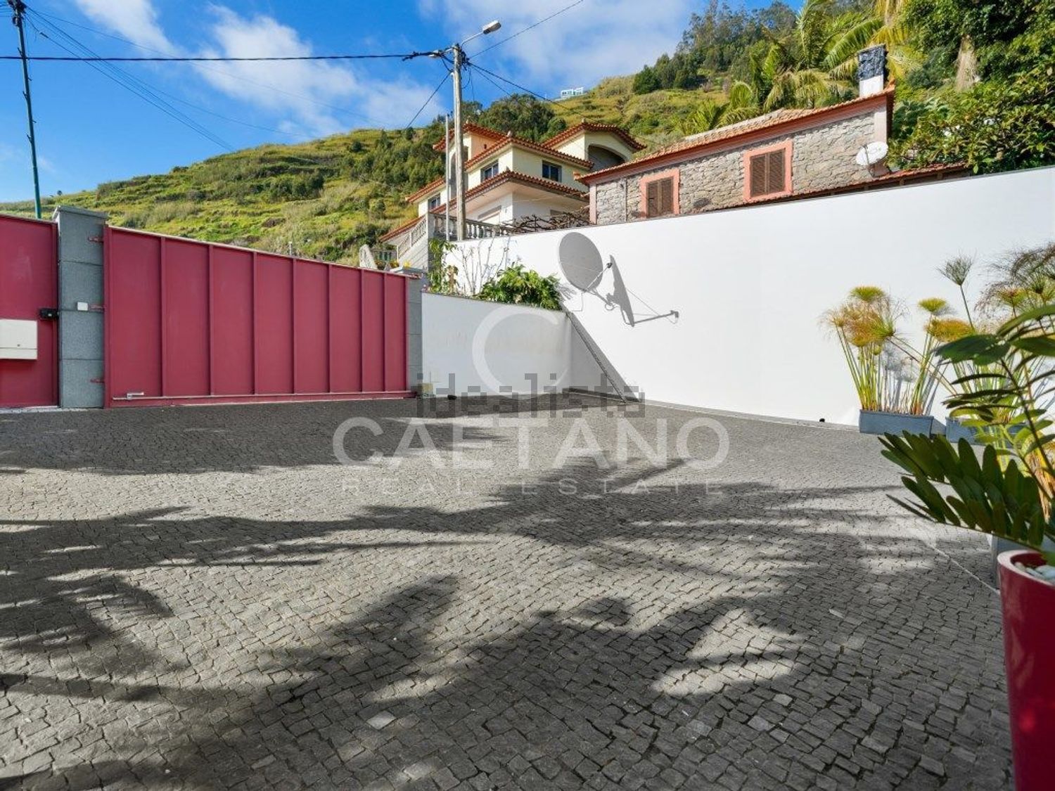 小楼房或独栋别墅出售在Estreito da Calheta - 外立面