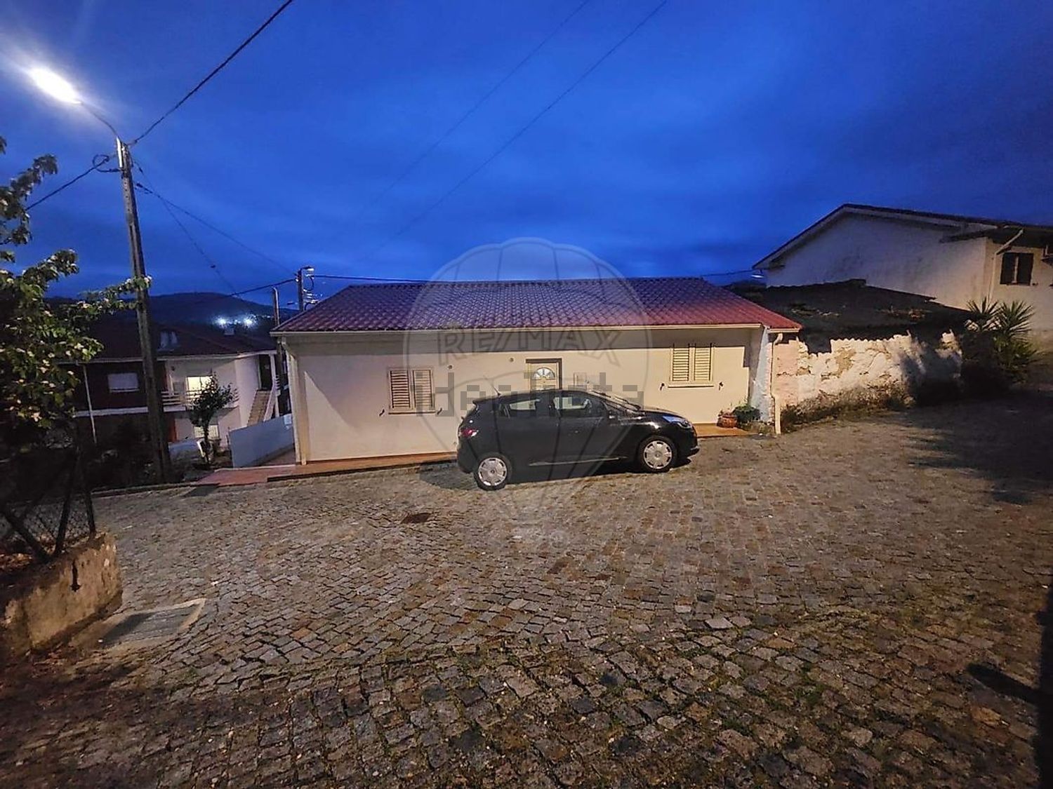 小楼房或独栋别墅出售在Rua de Ribarrio - 停车位