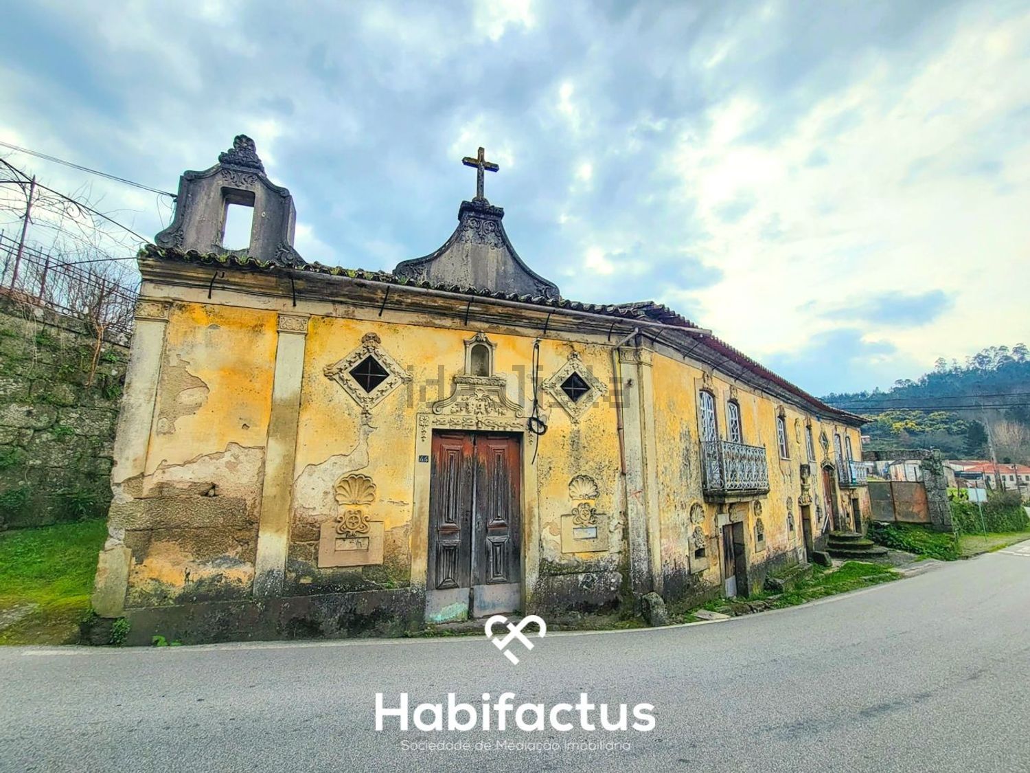小楼房或独栋别墅出售在Beijós - 视线