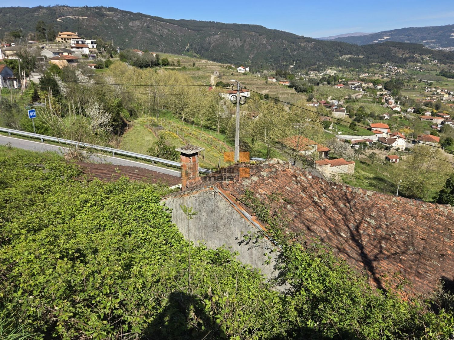 小楼房或独栋别墅出售在Vale de Bouro - 视线
