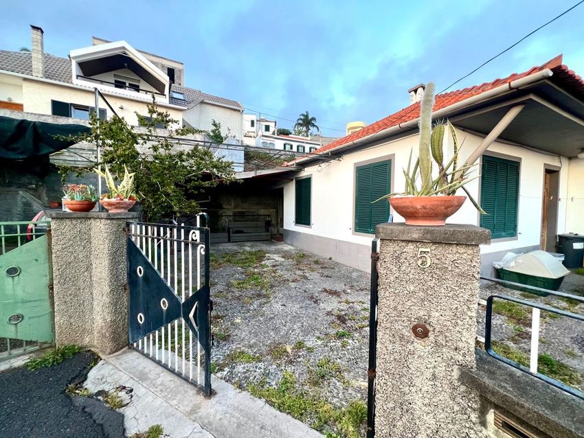 小楼房或独栋别墅出售在Beco do Lombo da Boa Vista