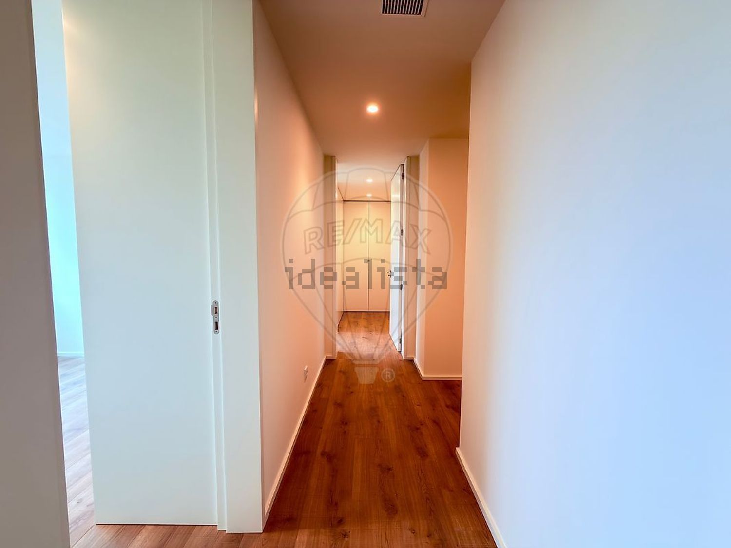 公寓 t3出售在Avenida Doutor Leonardo Coimbra, 99 - 过道