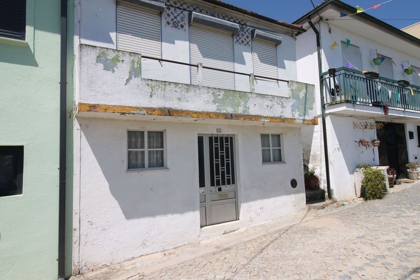 小楼房或独栋别墅出售在Rua da Cova do Bairro, 83