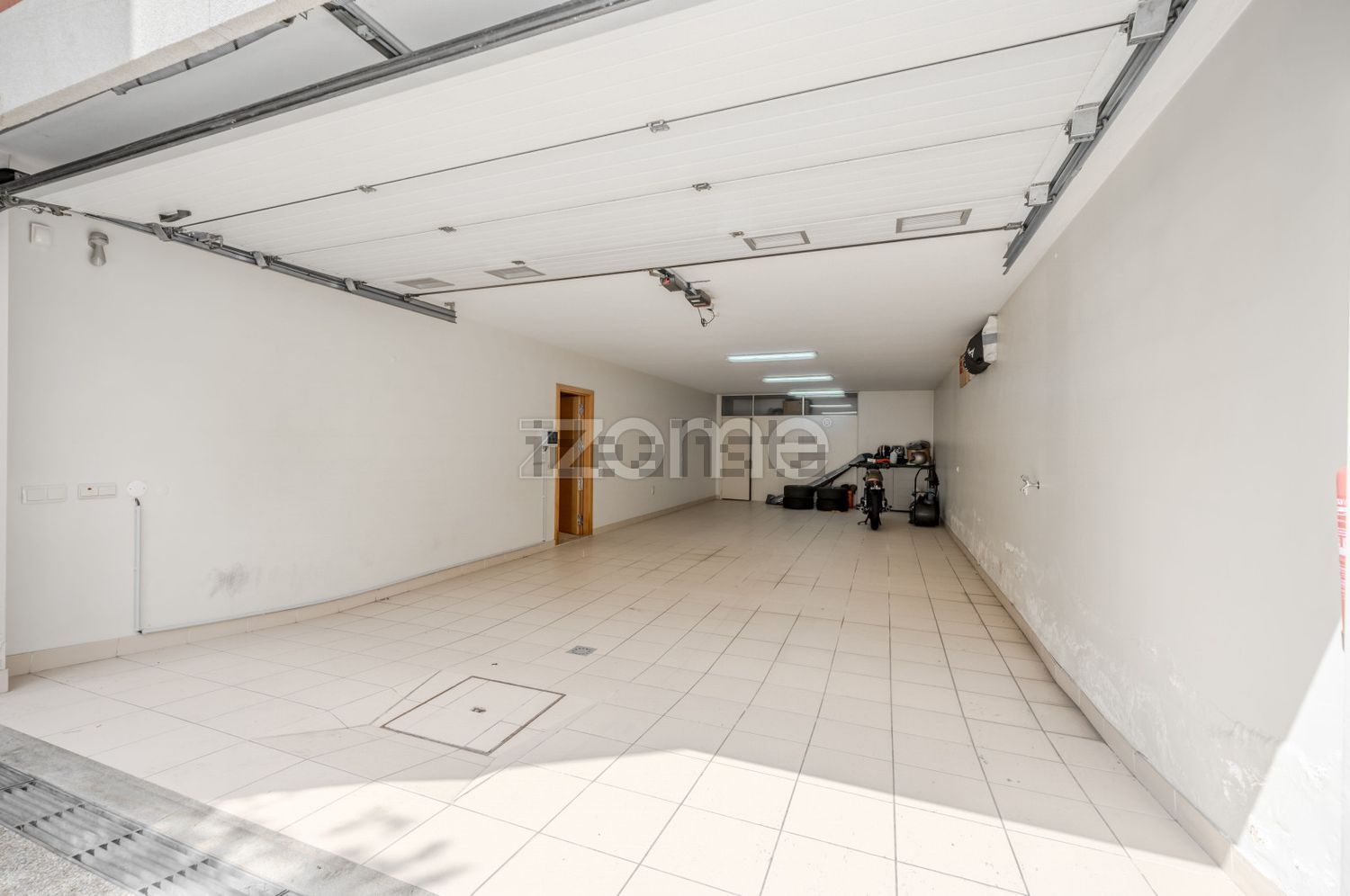 出租双拼别墅在Rua Padre Vitorino de Sousa Alves, 39 - 停车位