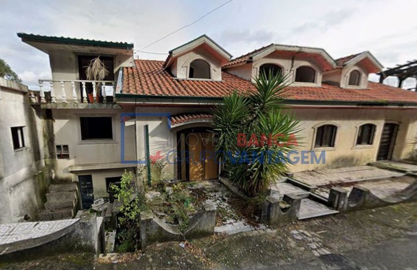 小楼房或独栋别墅出售在 Lordelo