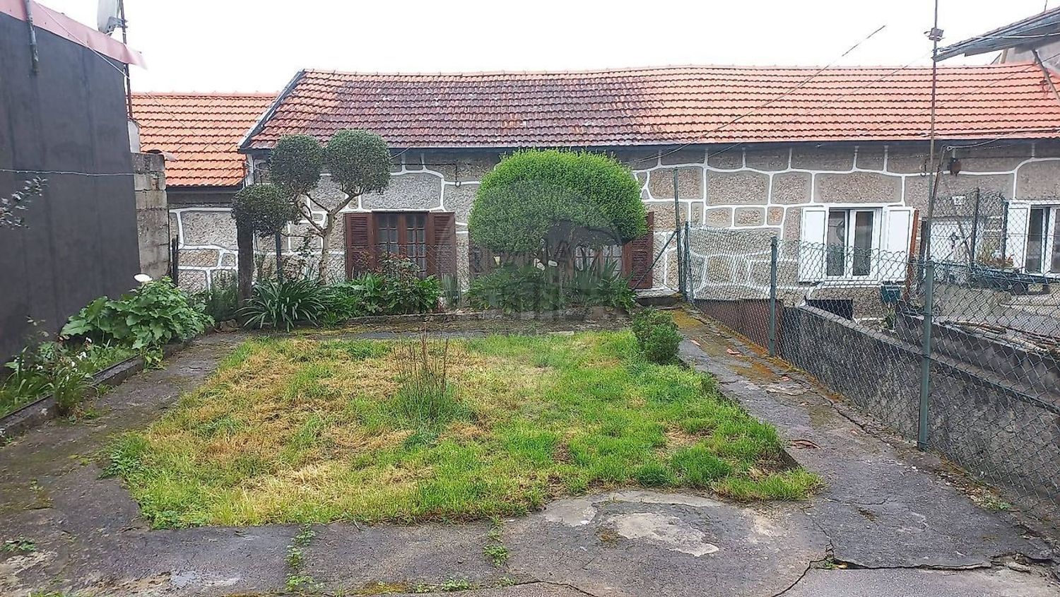 小楼房或独栋别墅出售在Rua São José - 花园