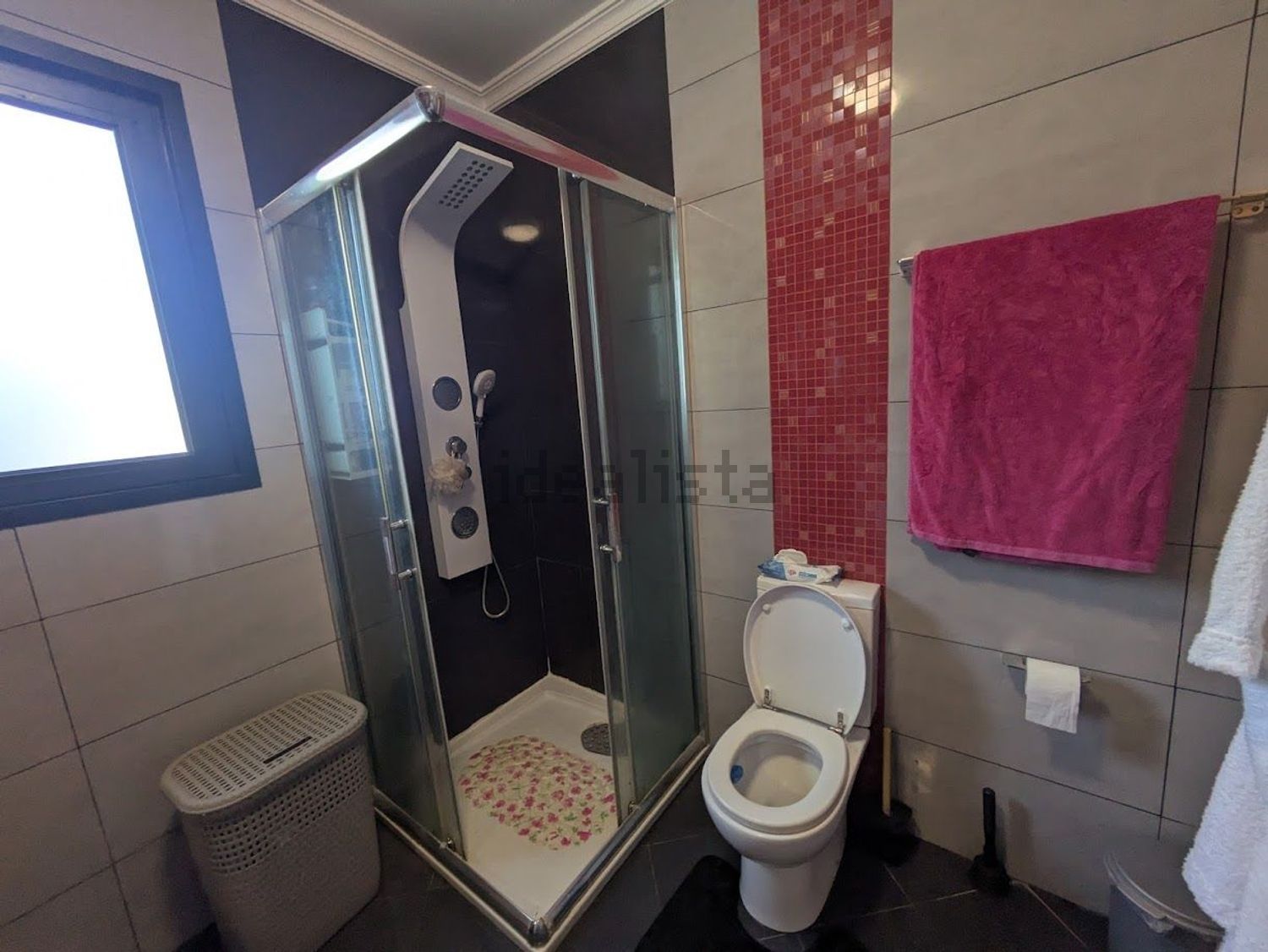 小楼房或独栋别墅出售在Estrada do Moreno, 172 - 卫生间