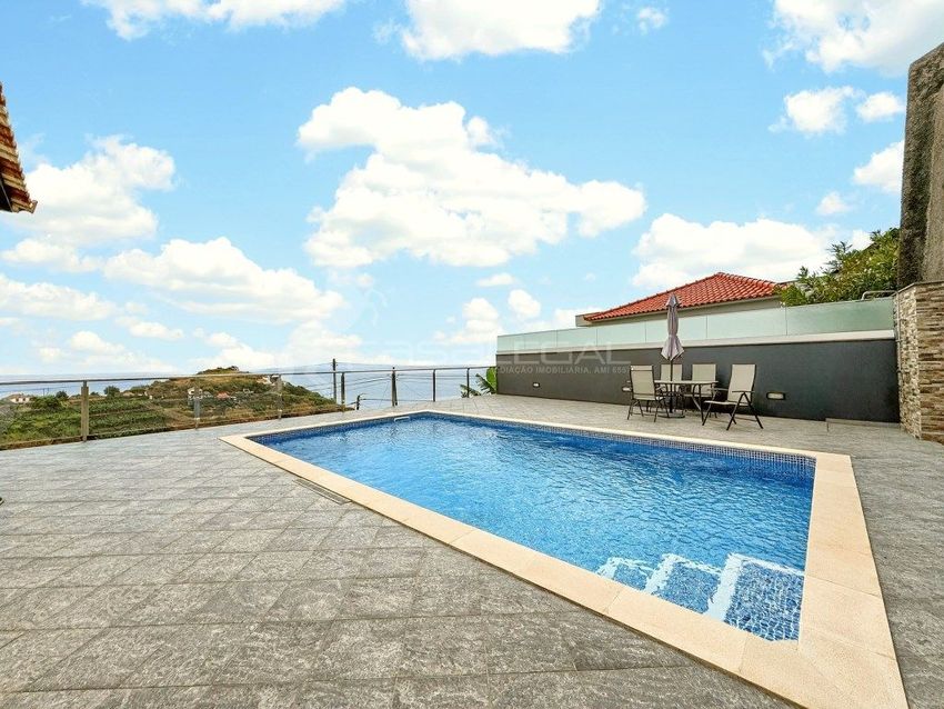 小楼房或独栋别墅出售在Ribeira Brava