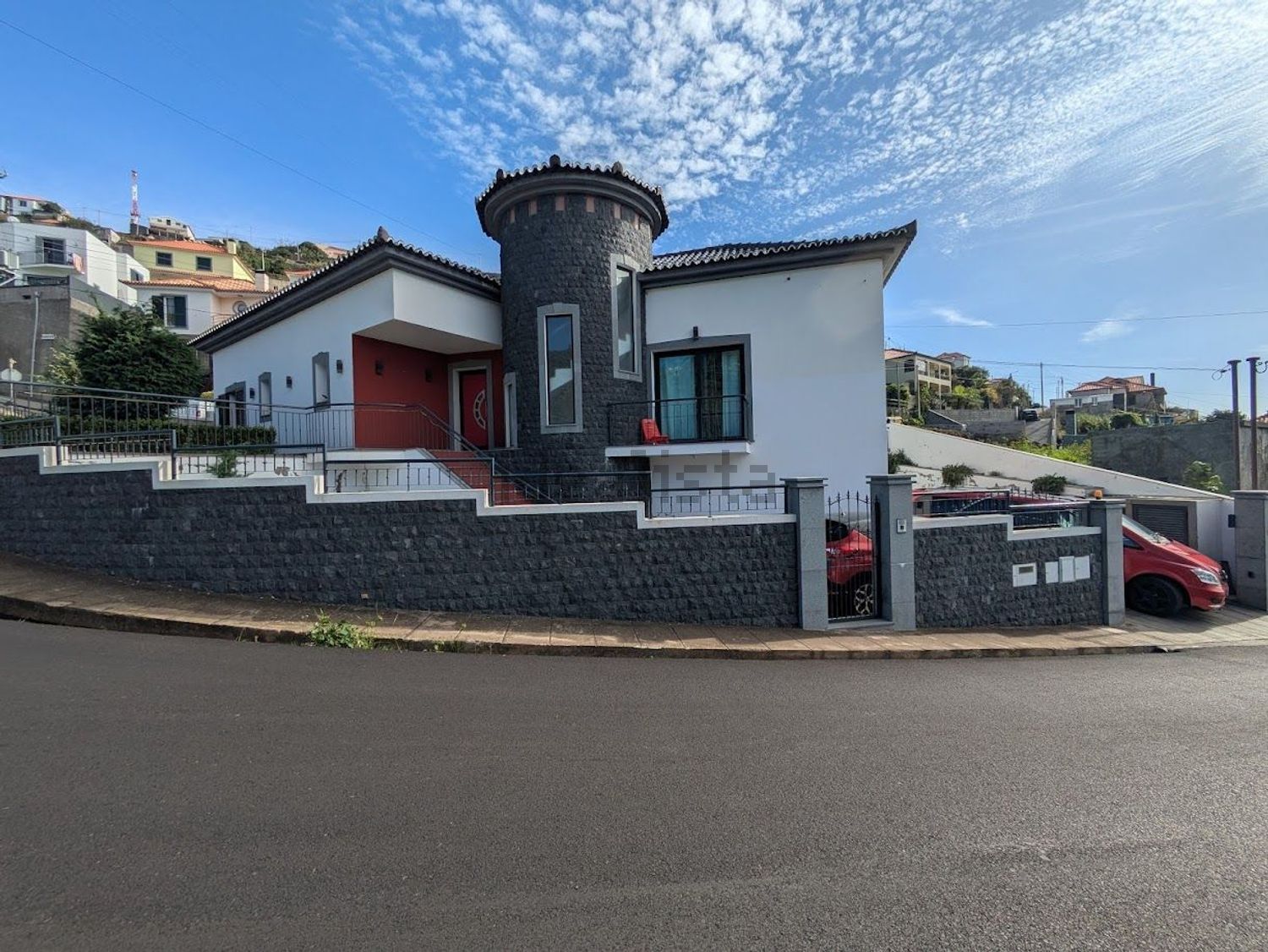 小楼房或独栋别墅出售在Estrada do Moreno, 172 - 外立面