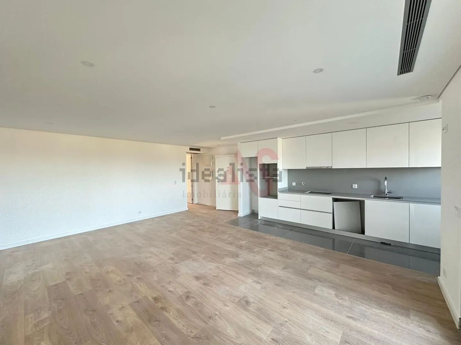 公寓 t3出售在Rua Doutor Manuel Braga da Cruz, 26 - 客厅