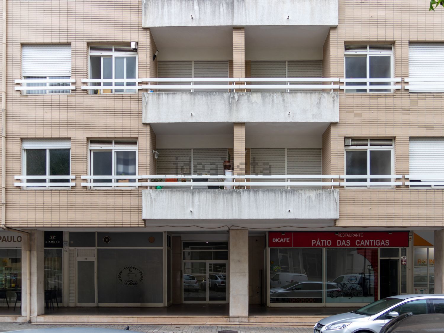 公寓 t2出售在Rua José Régio, 60 - 外立面