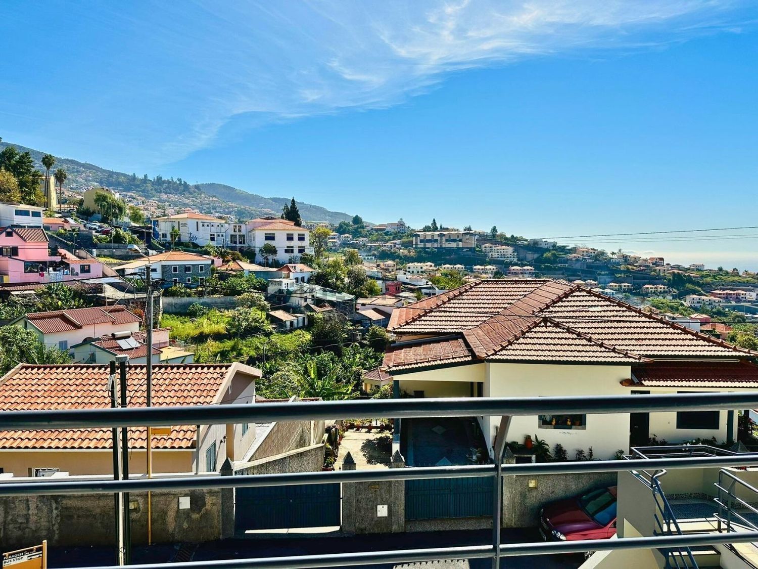小楼房或独栋别墅出售在Caminho Novo da Ribeira de Santana - 阳台