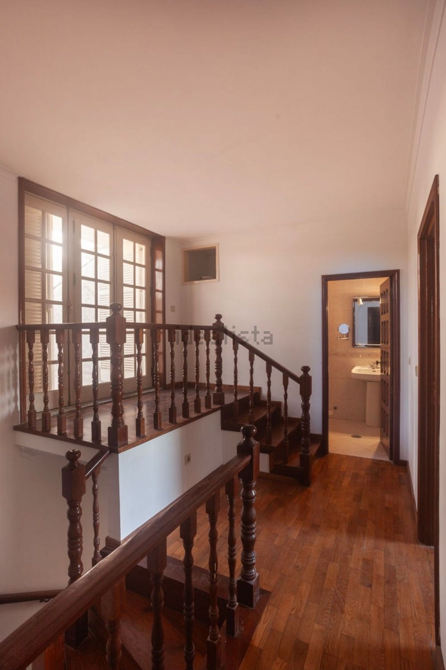 小楼房或独栋别墅出售在Rua de Salgueiros, 485 - 详情