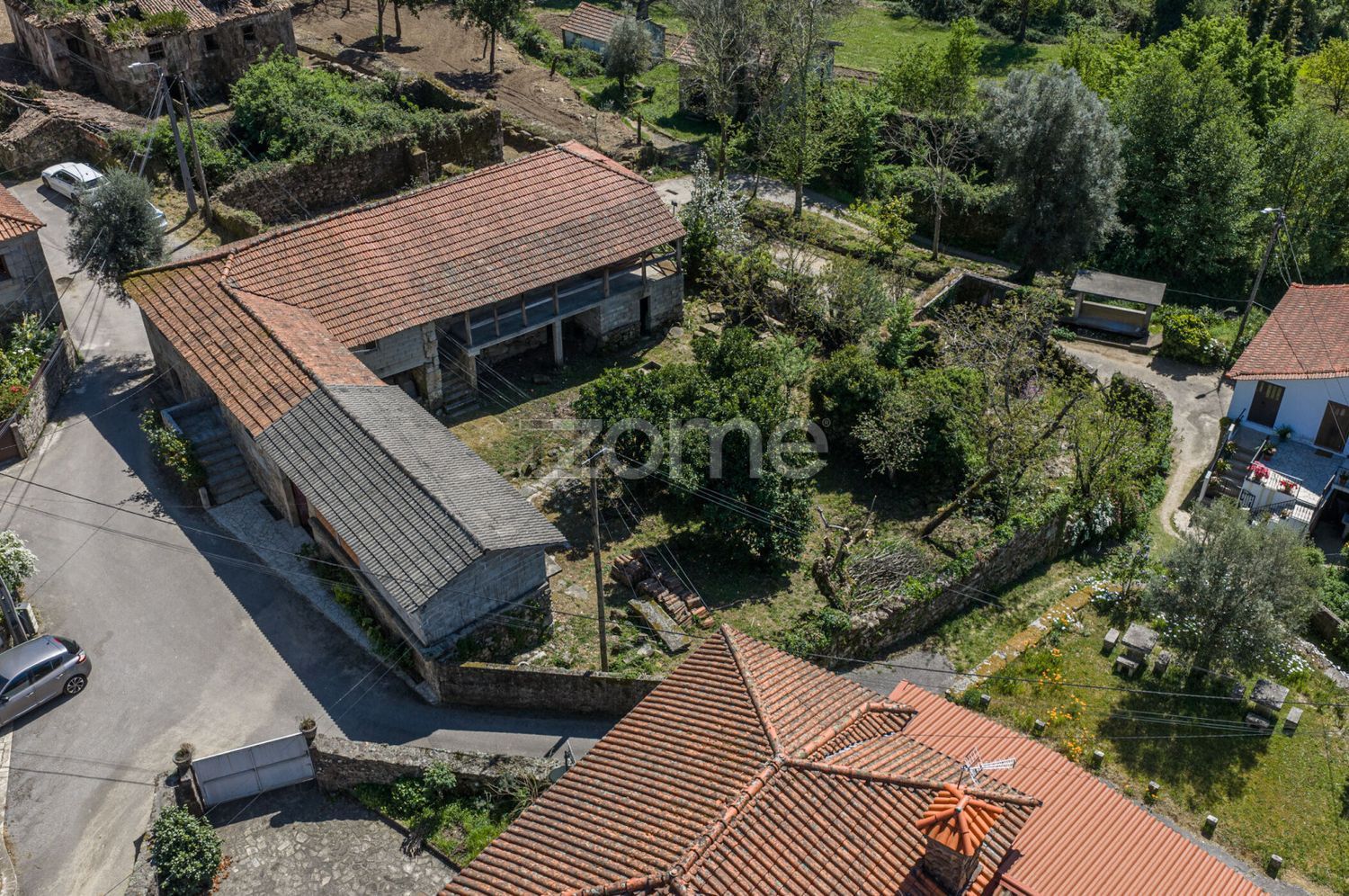 小楼房或独栋别墅出售在Rua do Lugar - 详情