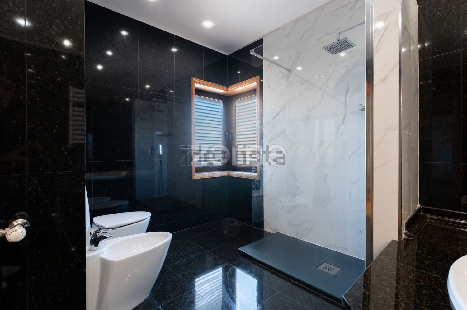 双拼别墅出售在Travessa de Santo António, 70 - 卫生间