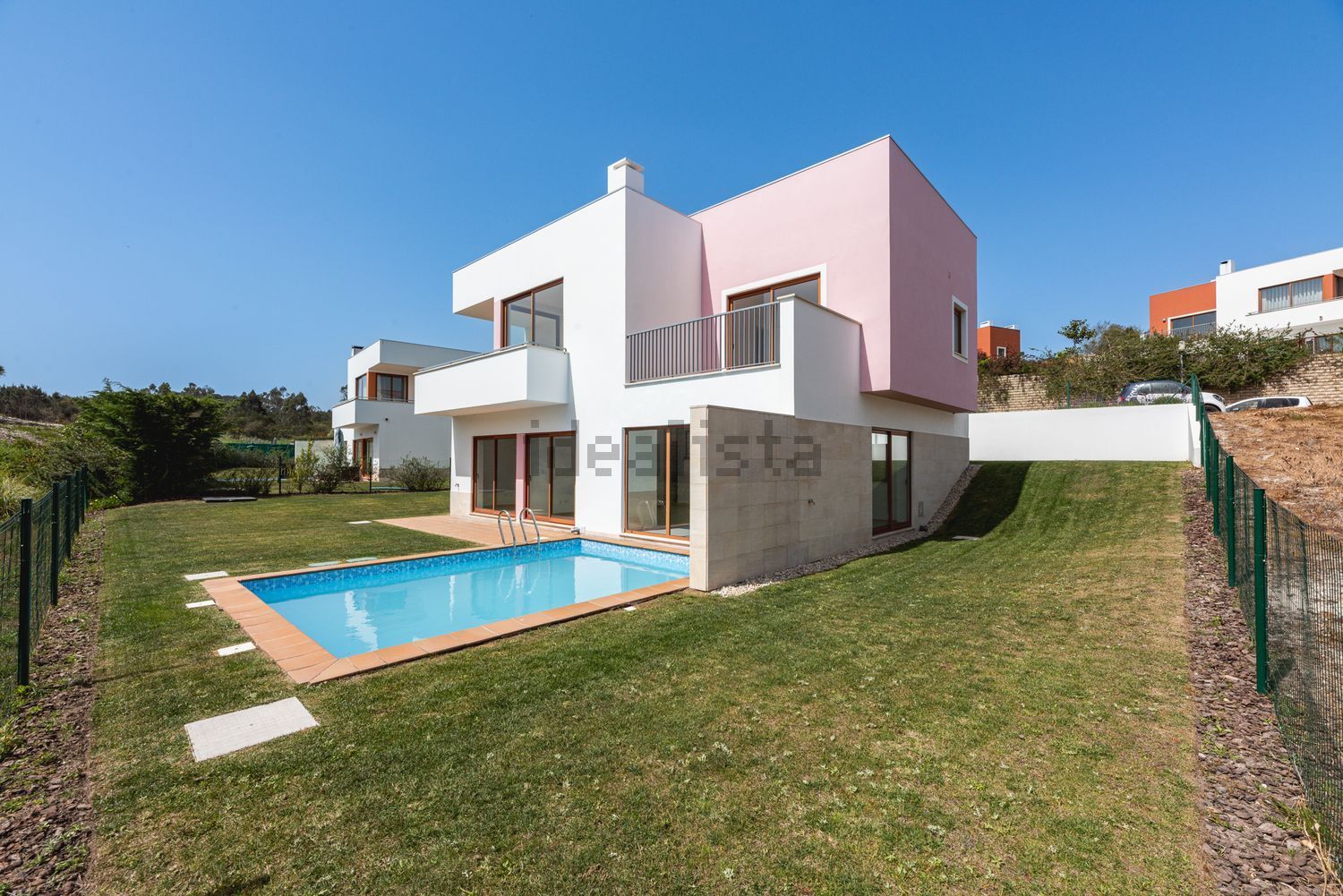 小楼房或独栋别墅出售在Rua do Mastro - 游泳池