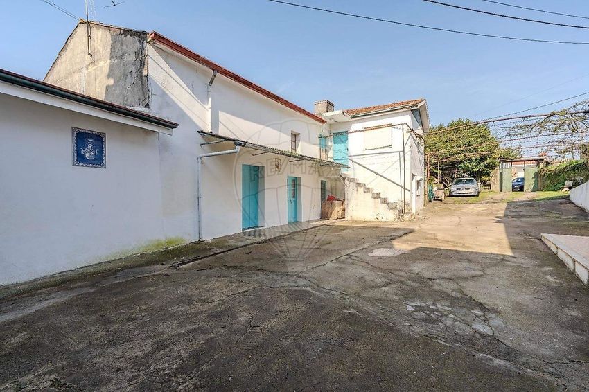 小楼房或独栋别墅出售在Rua do Outeirinho, 20