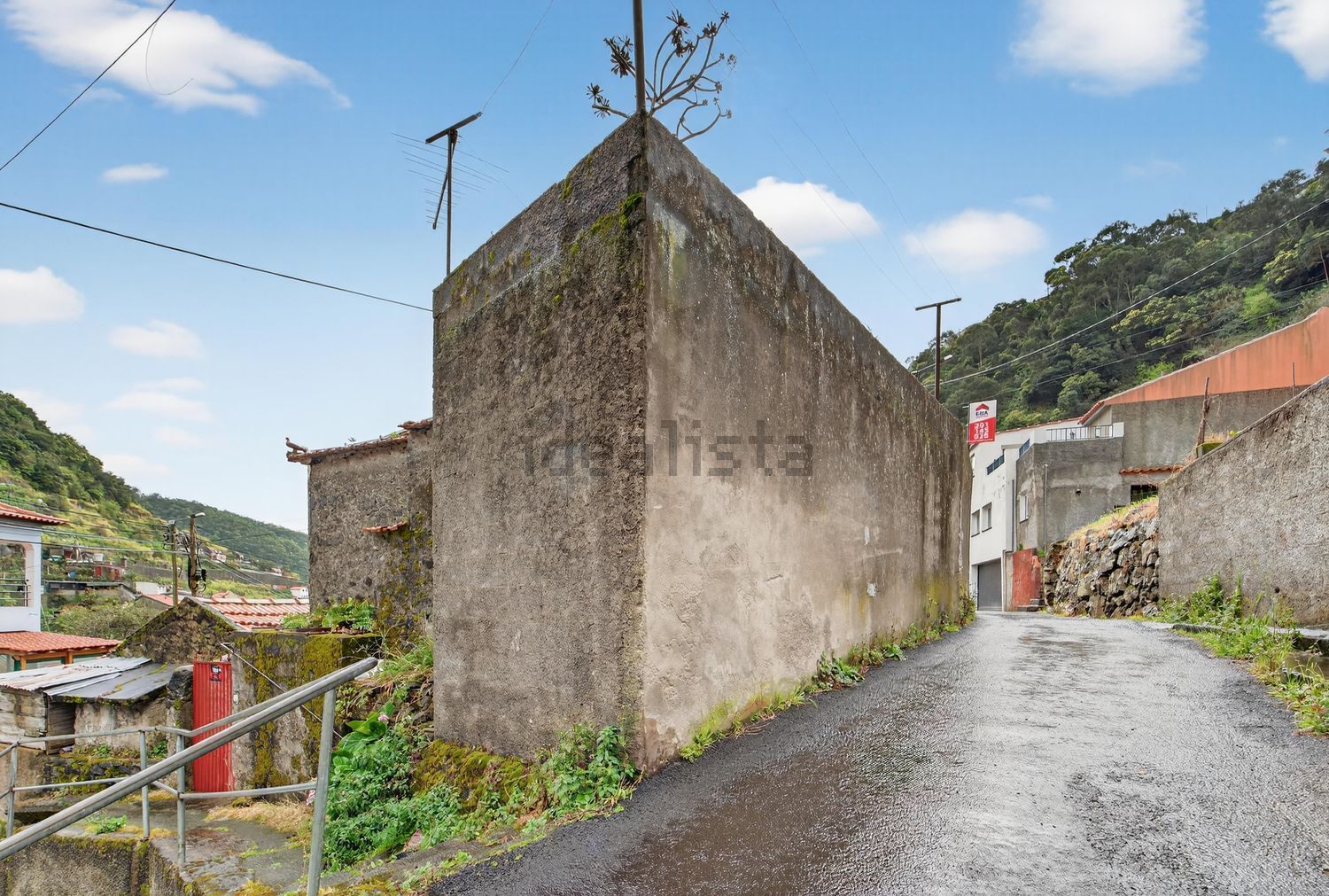 小楼房或独栋别墅出售在Estrada dos Maroços s/n - 外立面