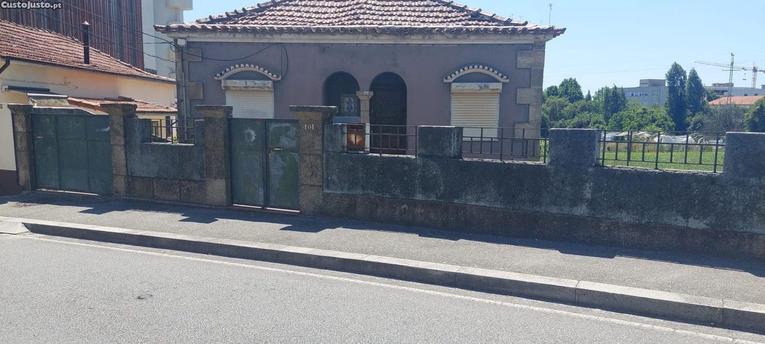 小楼房或独栋别墅出售在Rua António Feliciano de Castilho s/n