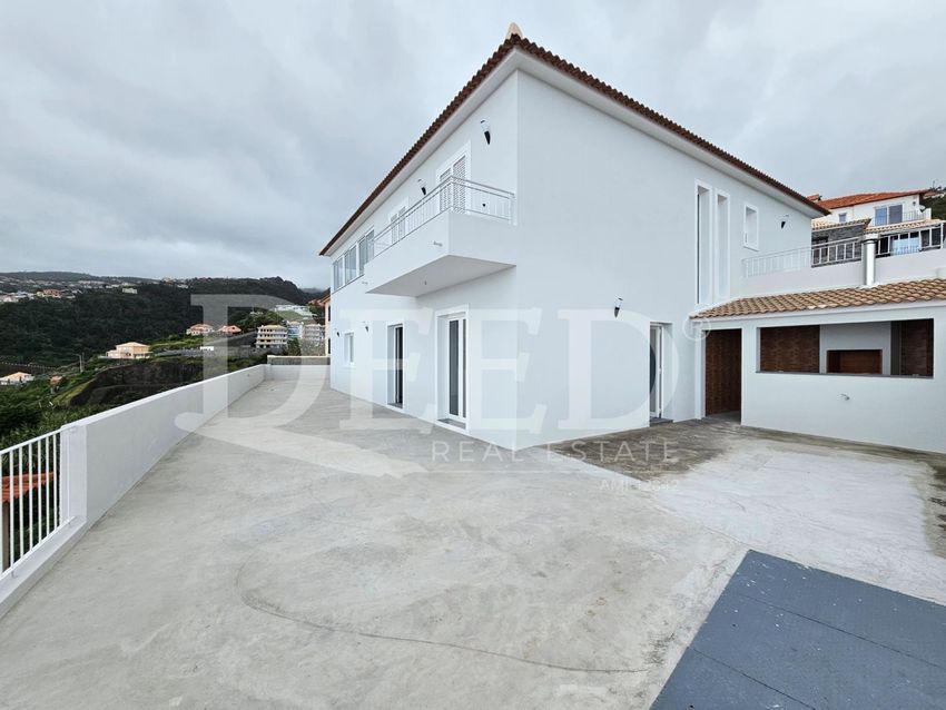 小楼房或独栋别墅出售在Rua do Massapez