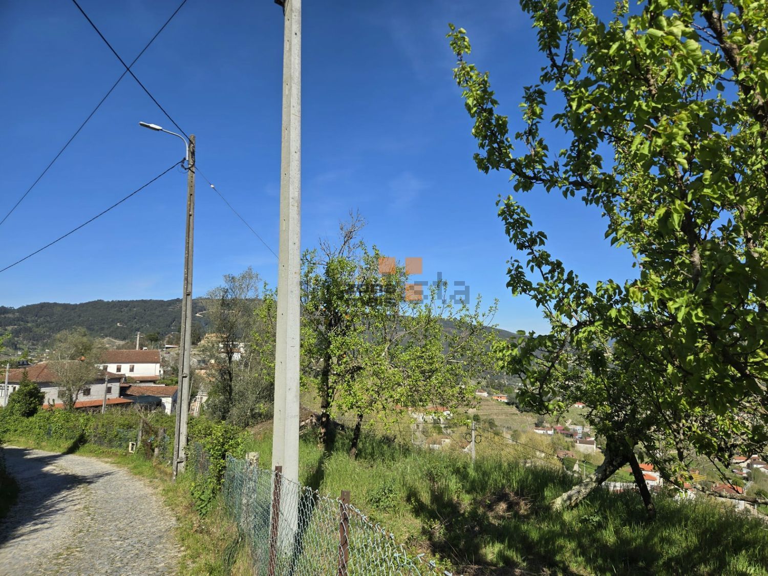 小楼房或独栋别墅出售在Vale de Bouro - 视线