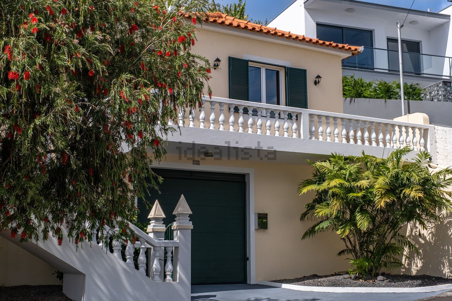 小楼房或独栋别墅出售在Caminho do Piquinho s/n - 外立面