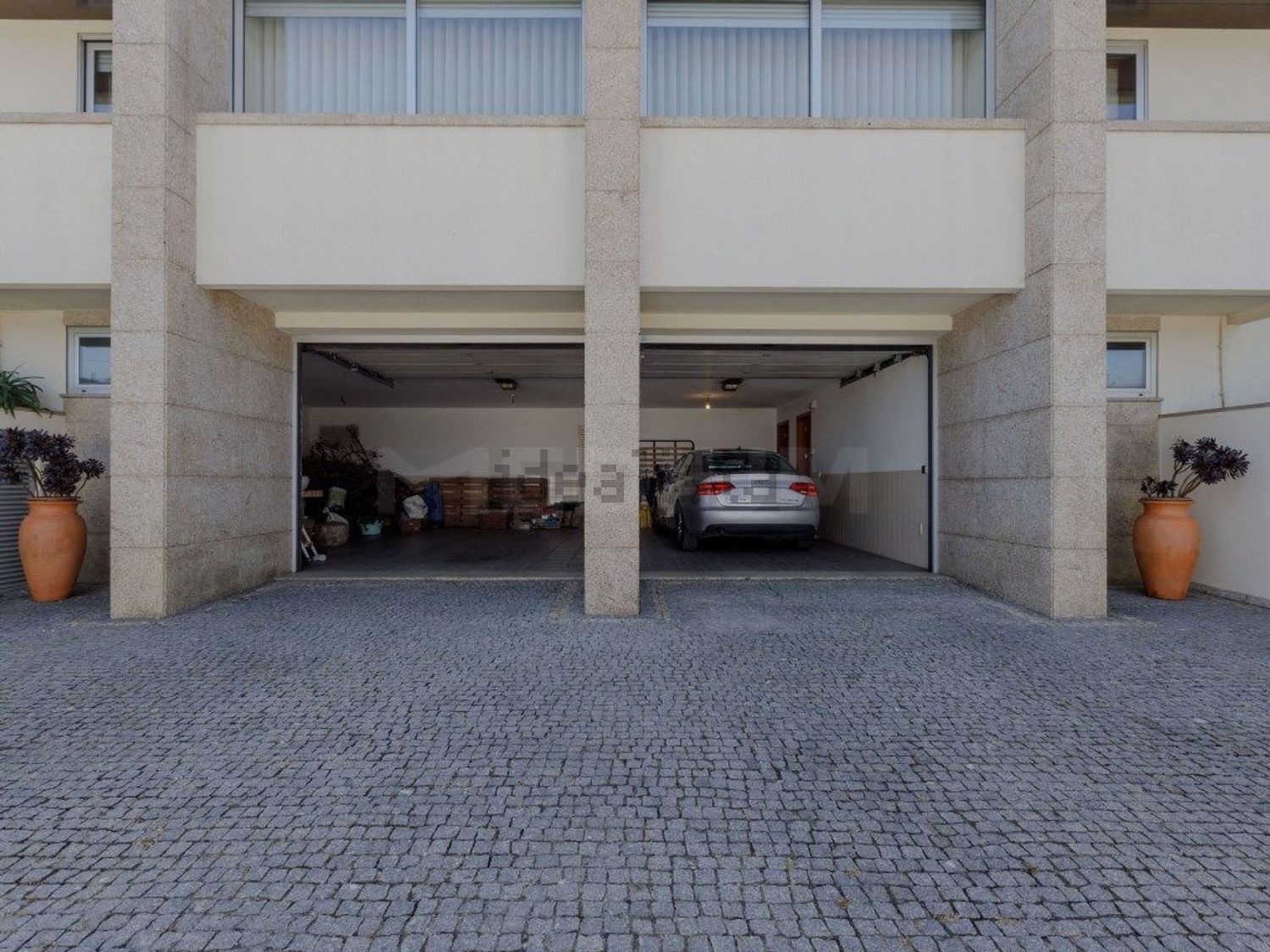小楼房或独栋别墅出售在Rua da Liberdade, 14 - 停车位