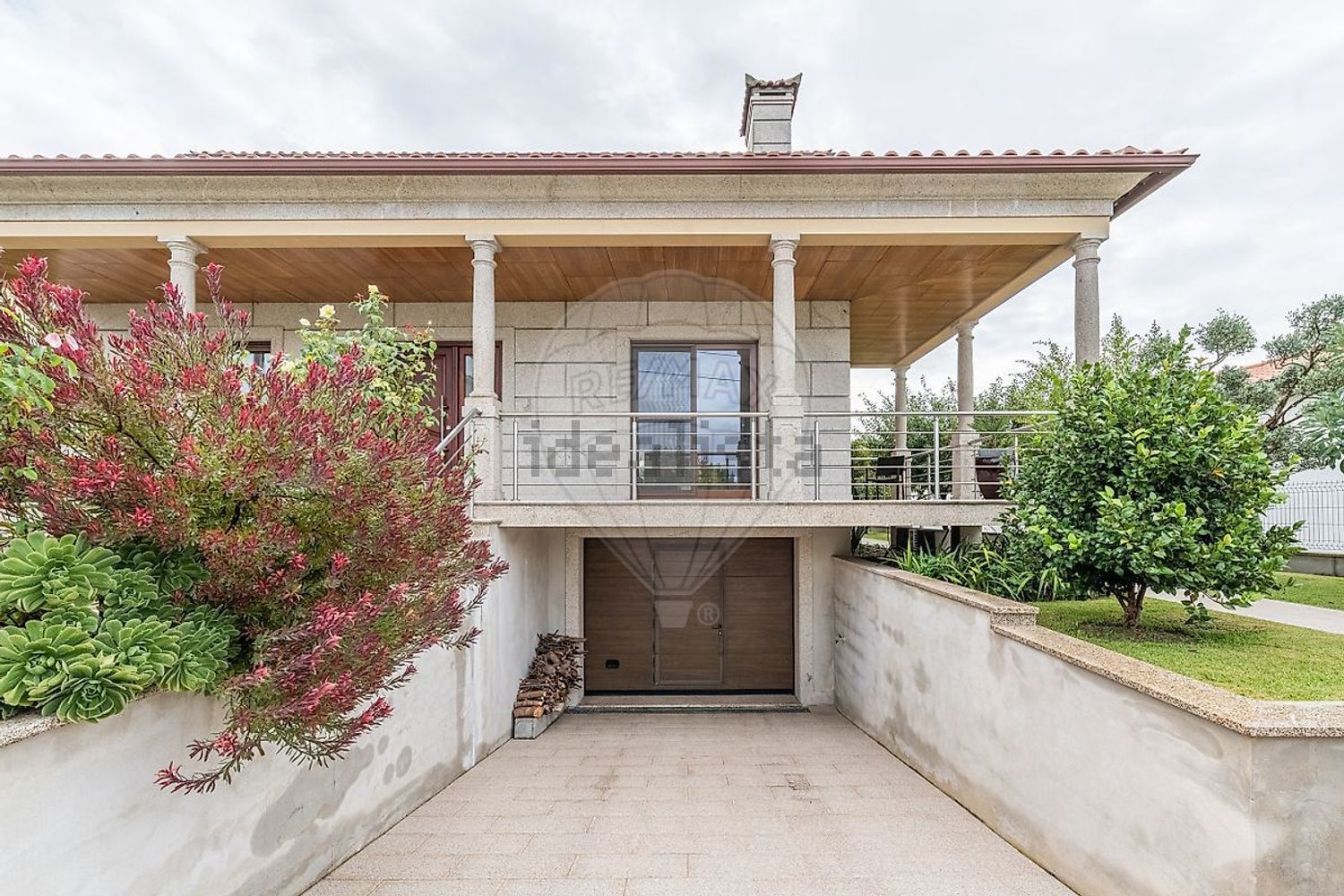 小楼房或独栋别墅出售在Rua da Cintura - 外立面