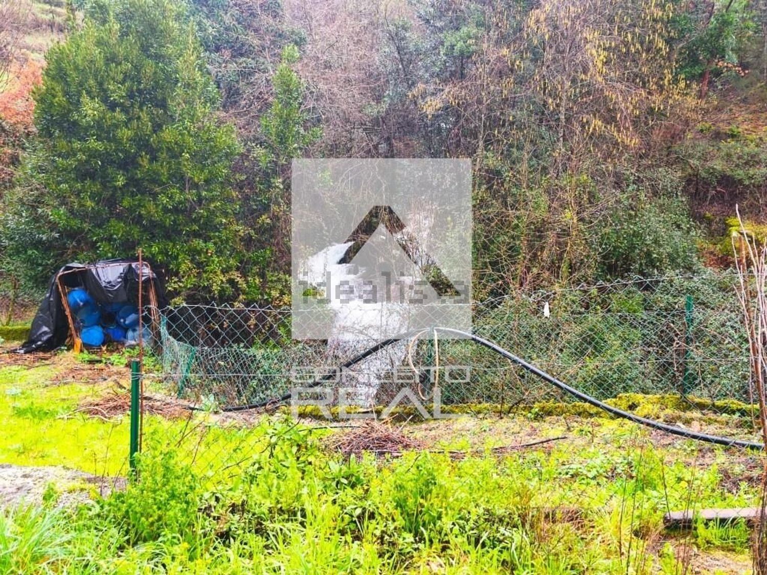 小楼房或独栋别墅出售在Aboadela - Sanche - Várzea - 花园