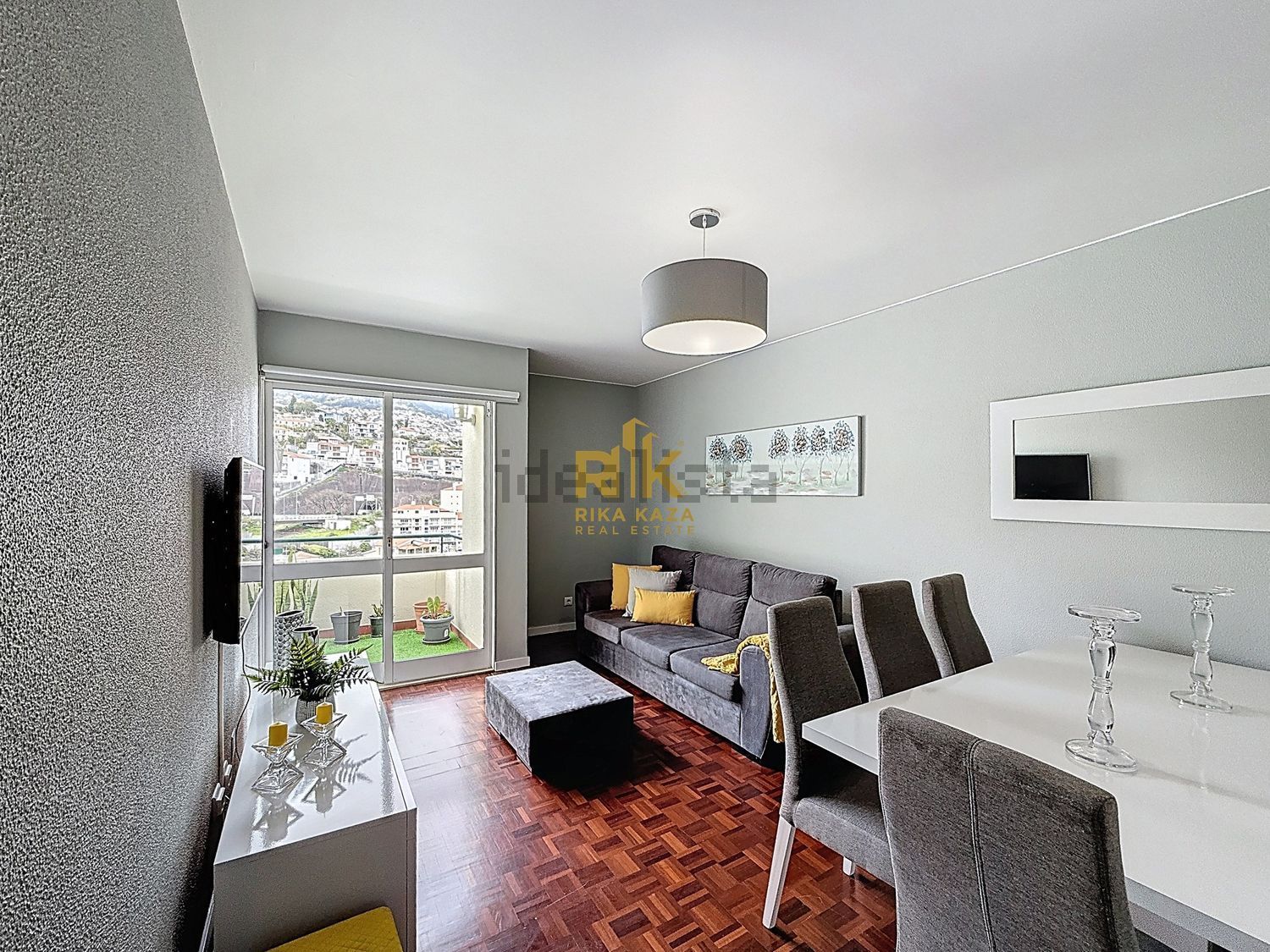 公寓 t4出售在Avenida da Madalena , Conjunto Habitacional Madalena , Bloco F2 s/n - 客厅