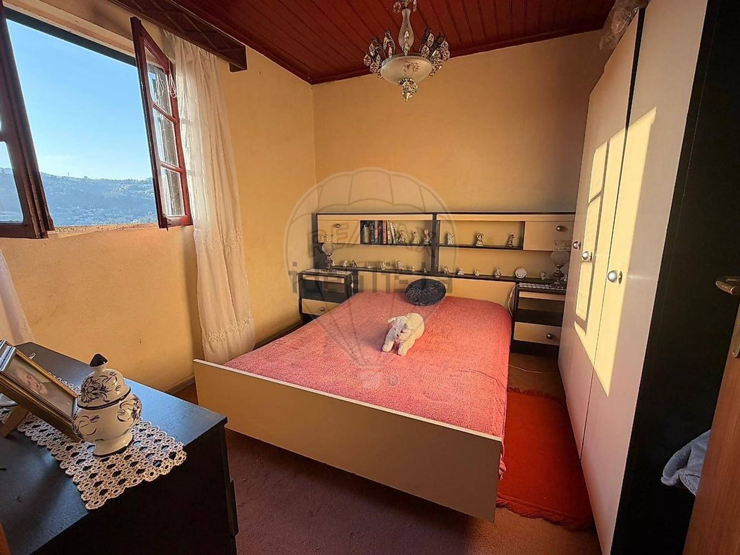 小楼房或独栋别墅出售在São João da Serra - 卧室