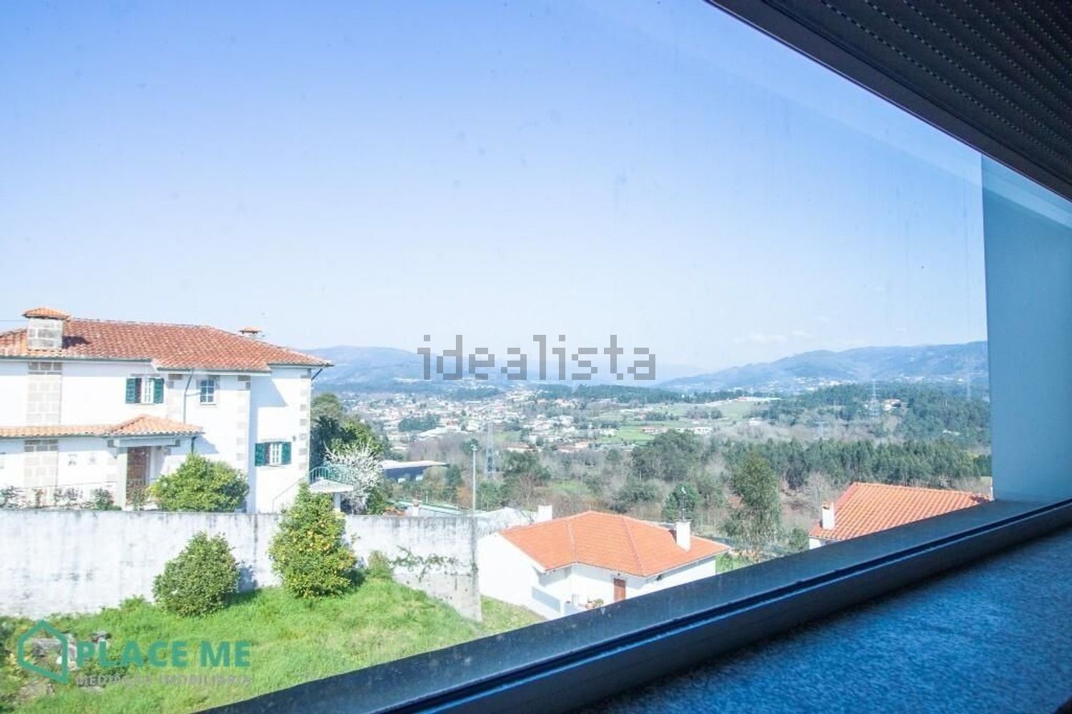 小楼房或独栋别墅出售在Avenida Doutor António Ribeiro Guimarães s/n - 照片