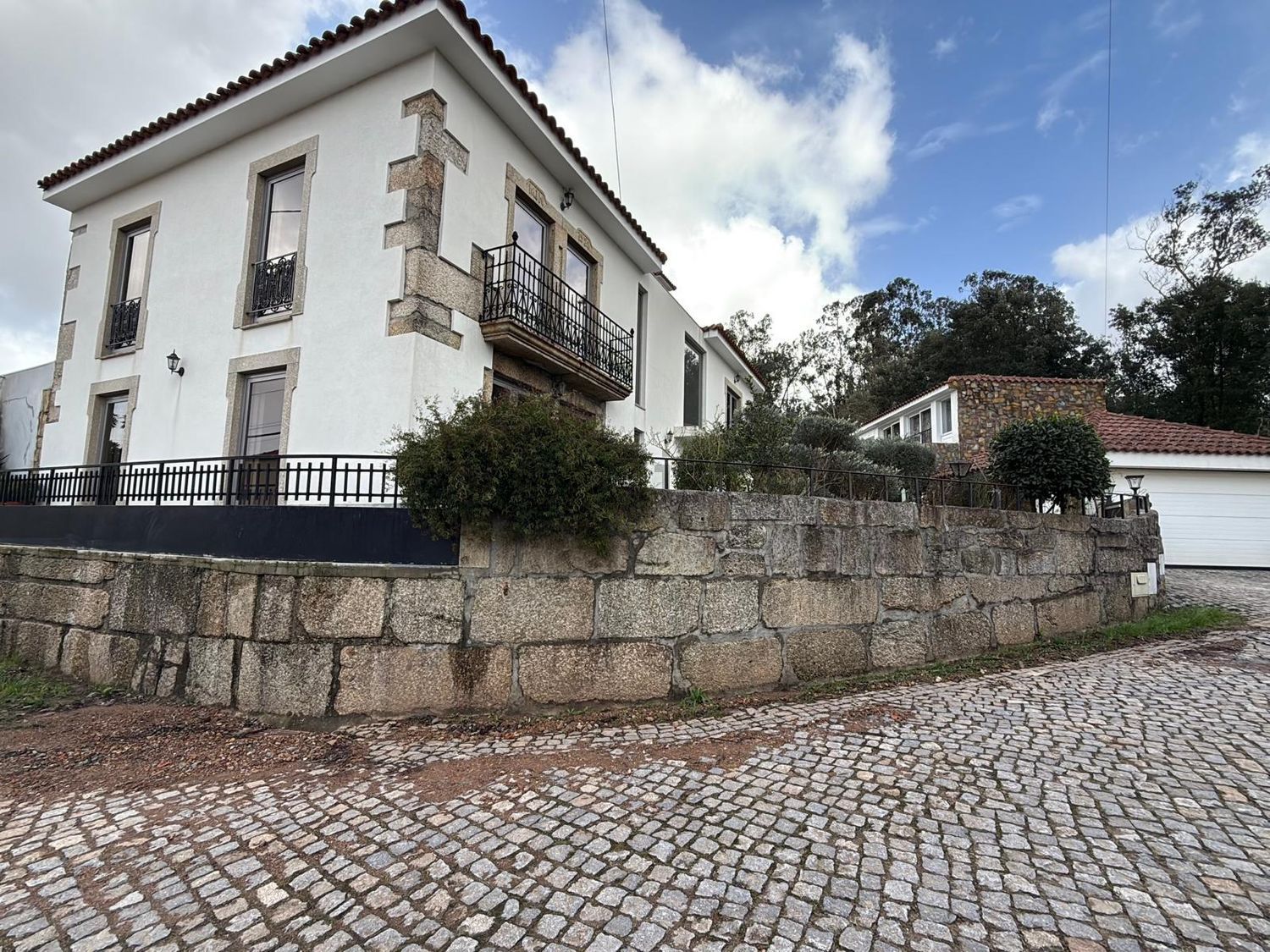 小楼房或独栋别墅出售在Rua Vimara Peres, 21 - 外立面