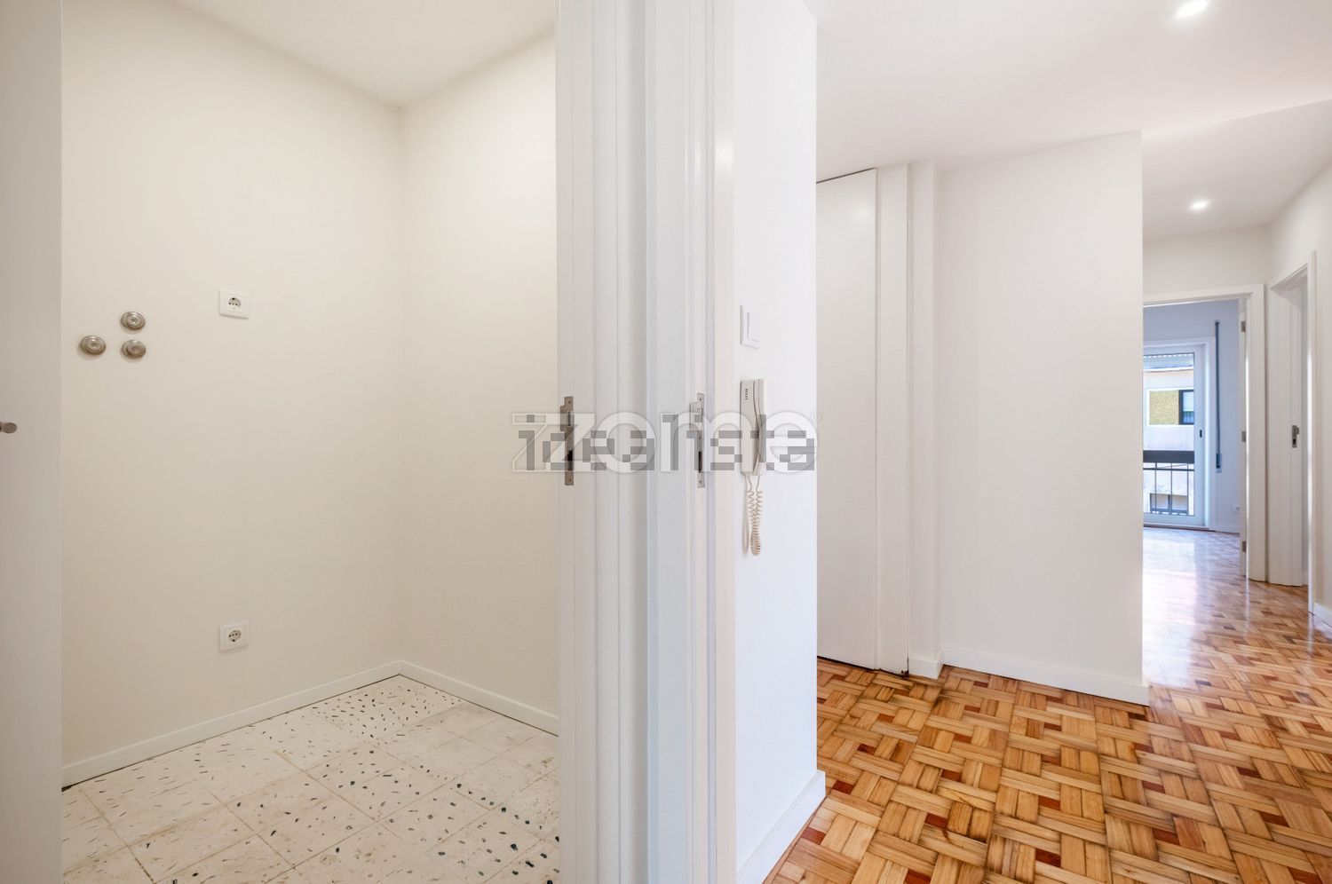 出租公寓 t3在Rua Parque 1º Maio, 6 - 仓库
