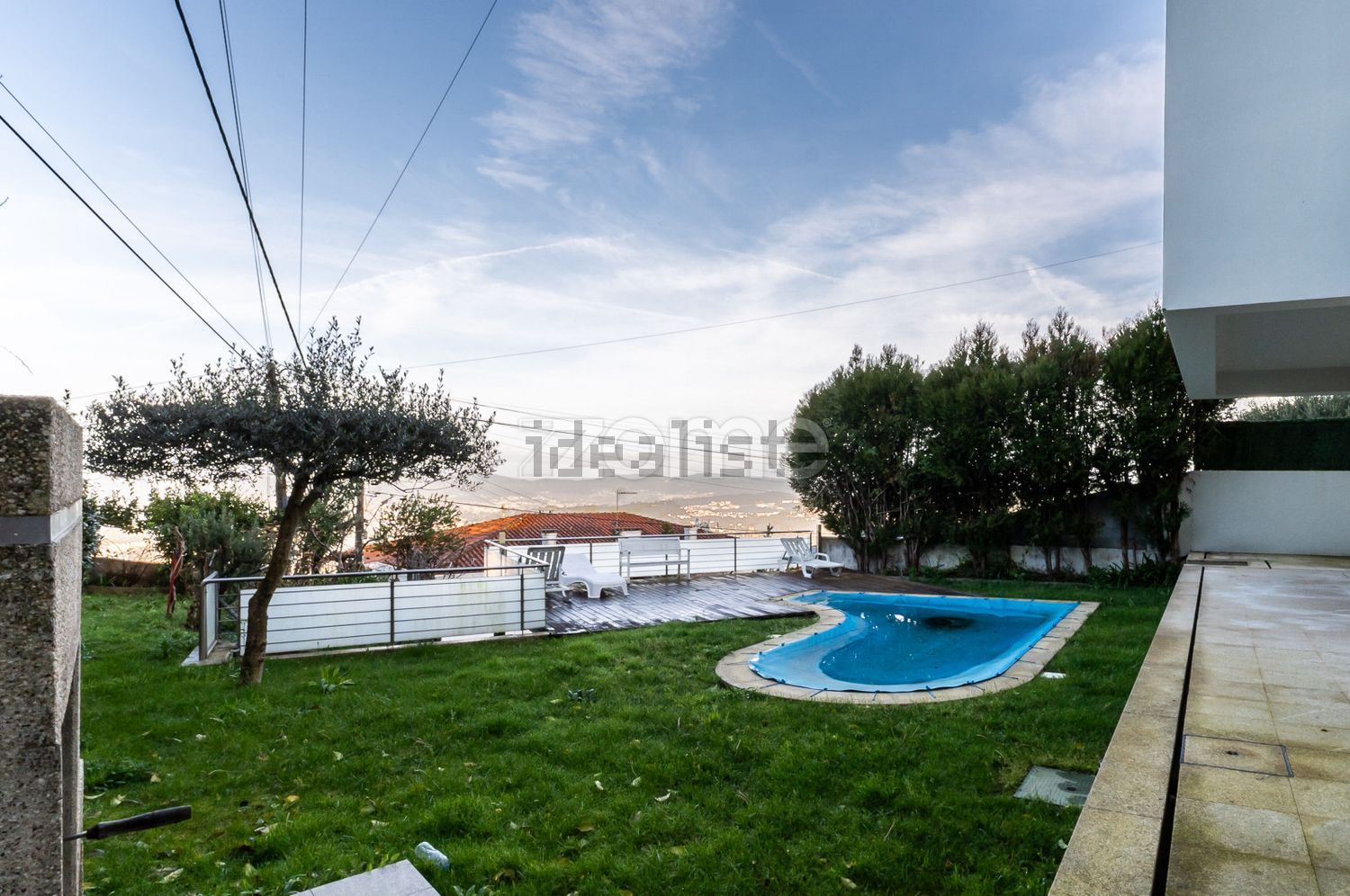 小楼房或独栋别墅出售在Rua Padre António s/n - 详情