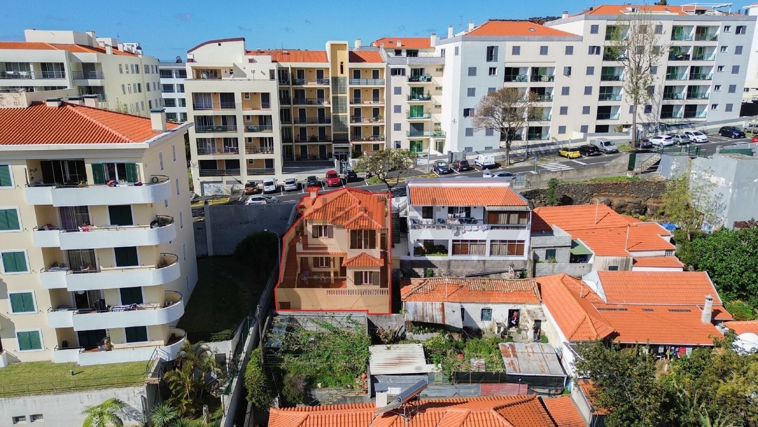 小楼房或独栋别墅出售在Avenida da Madalena s/n - 照片