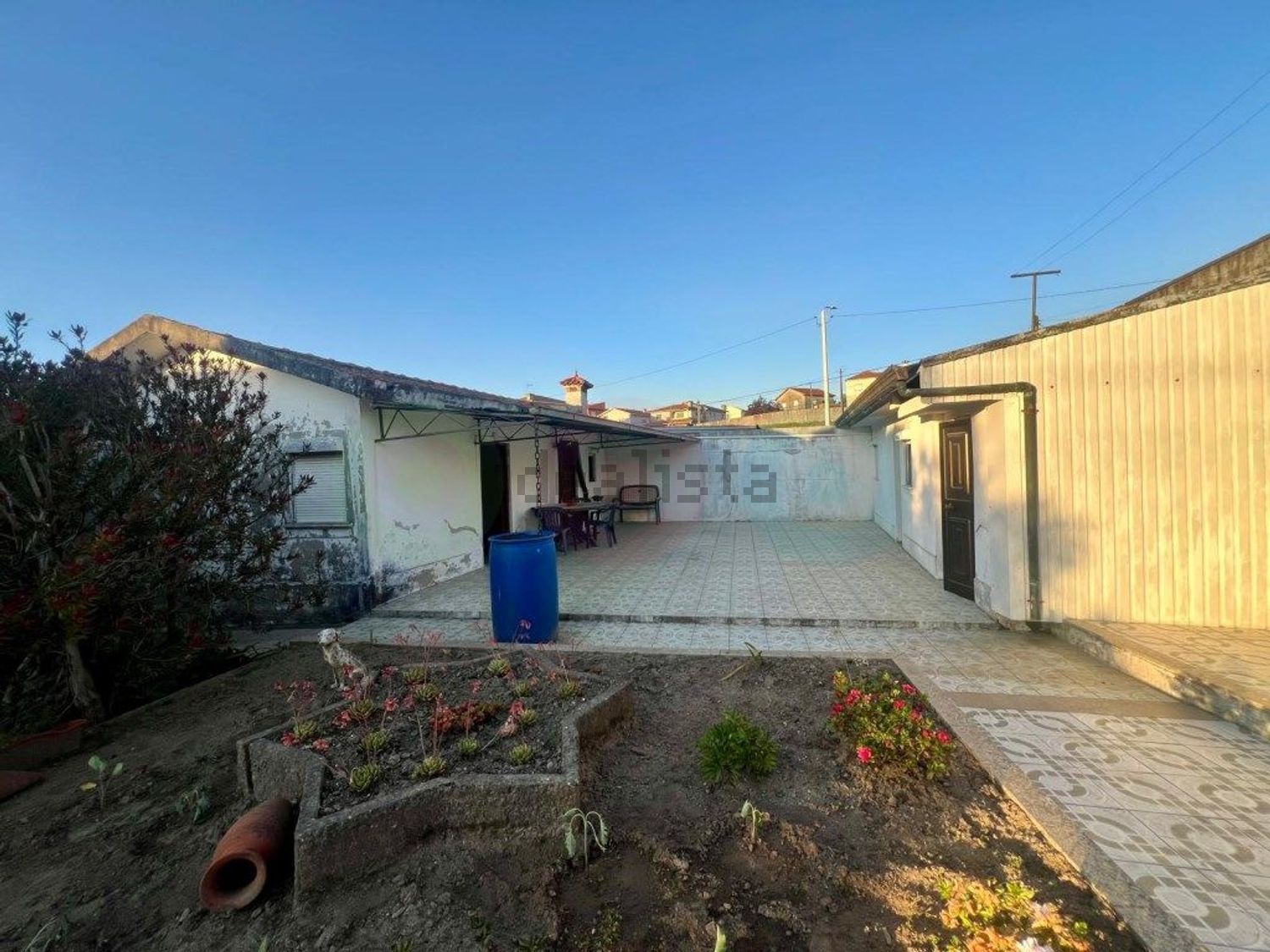 小楼房或独栋别墅出售在Rua Paulo VI - 外立面