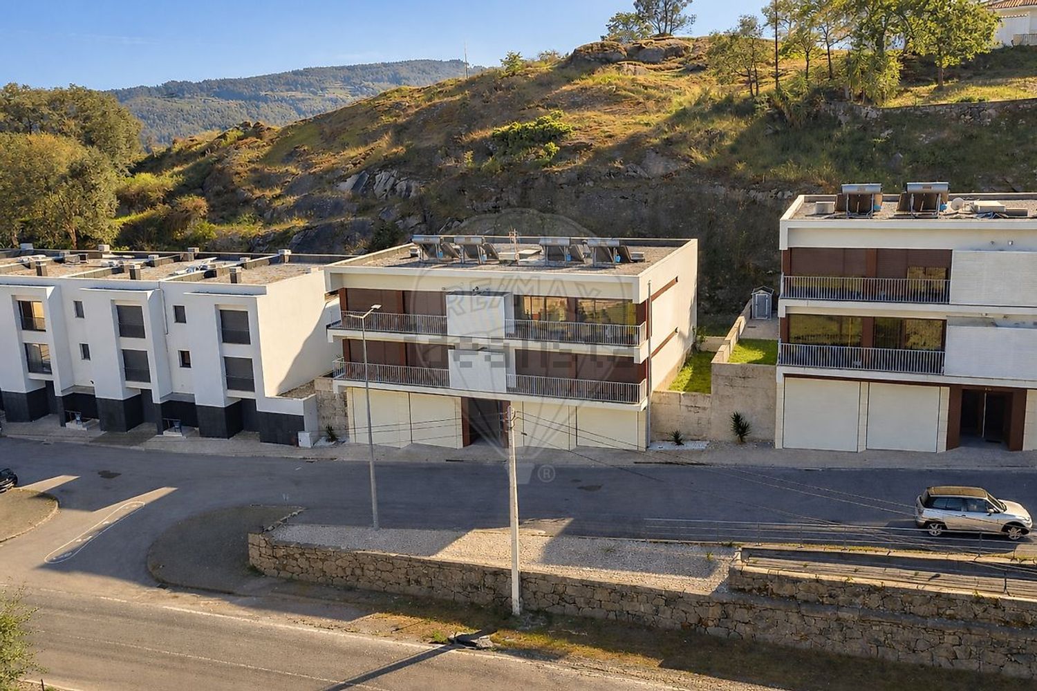 公寓 t3出售在Estrada nacional, 1º Andar, 4830-341,rua estrada nacional, 1º Andar, 4830-341, Lanhoso, Póvoa de Lanhoso, Braga s/n - 外立面