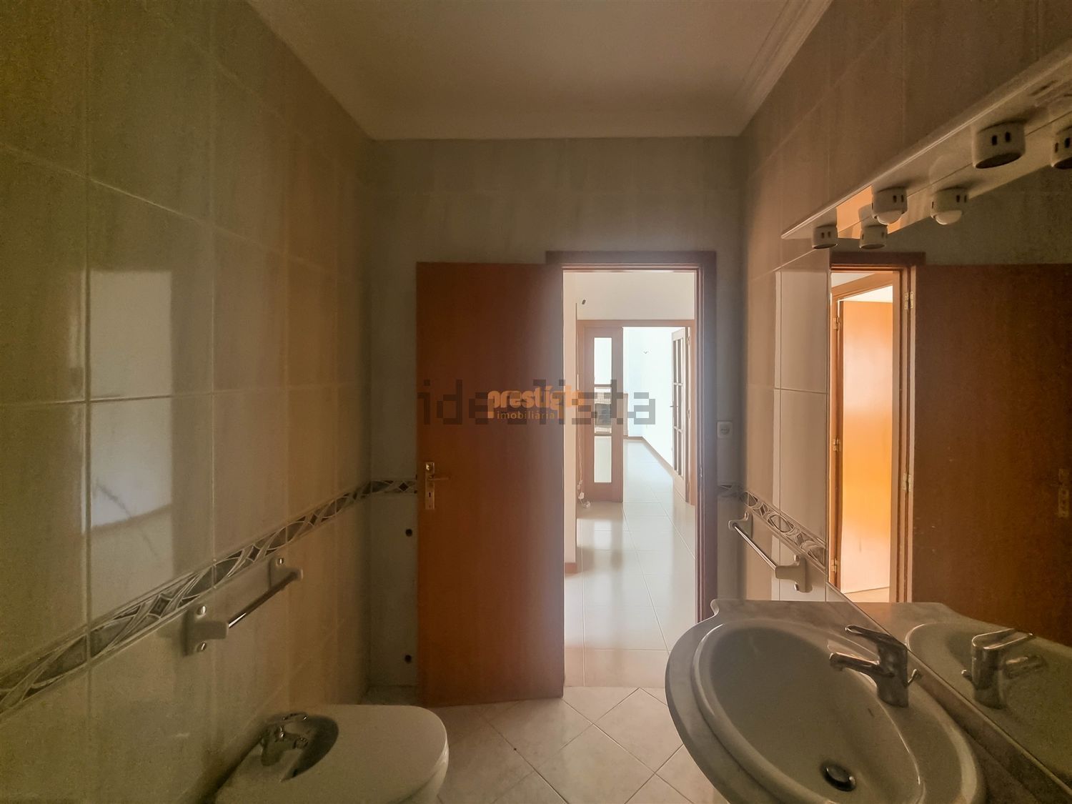 出租公寓 t2在Rua Custódio Vilas Boas, 26 - 卫生间