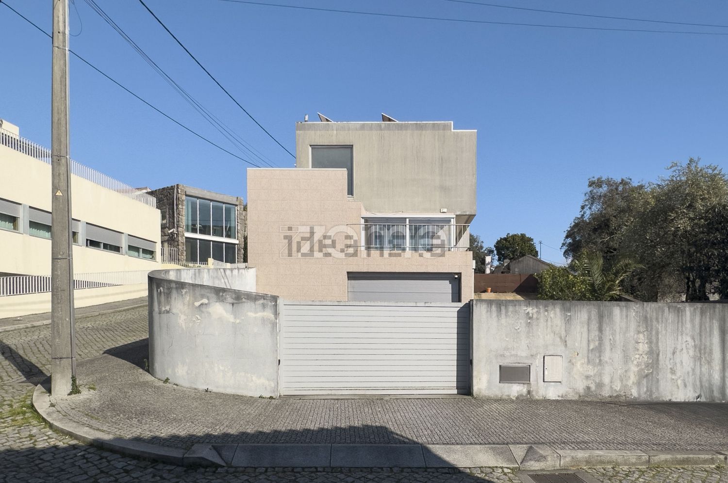 小楼房或独栋别墅出售在Rua Plácido de Abreu, 141 - 外立面