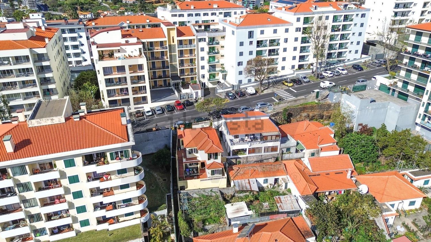 小楼房或独栋别墅出售在Avenida da Madalena s/n - 照片