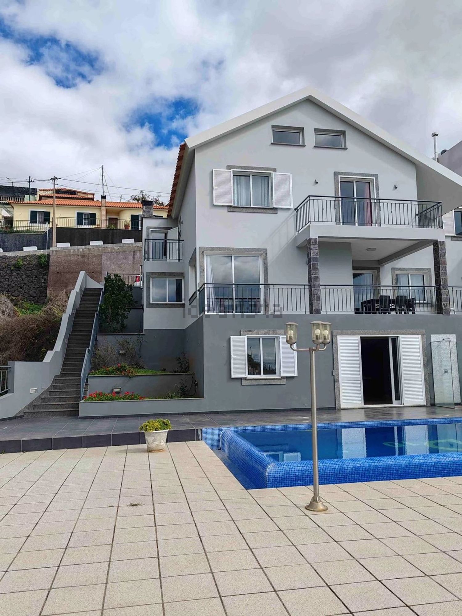 小楼房或独栋别墅出售在Ribeira Brava - 游泳池