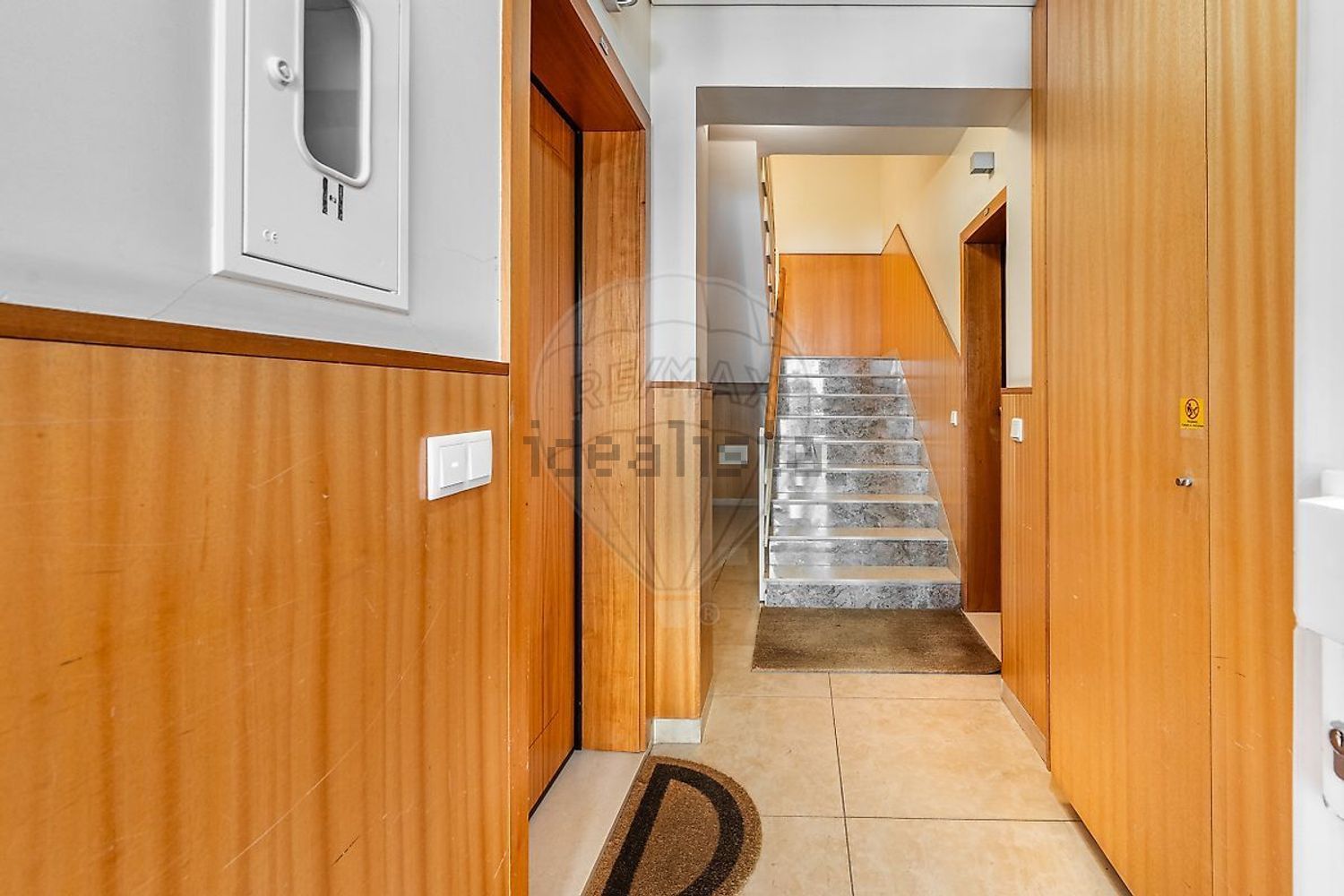 公寓 t2出售在Rua do Século s/n - 过道