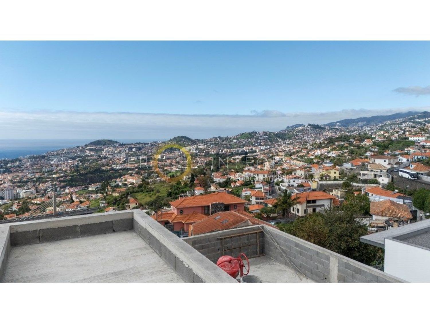 小楼房或独栋别墅出售在Rua Urbanização da Quinta de Santana - 照片