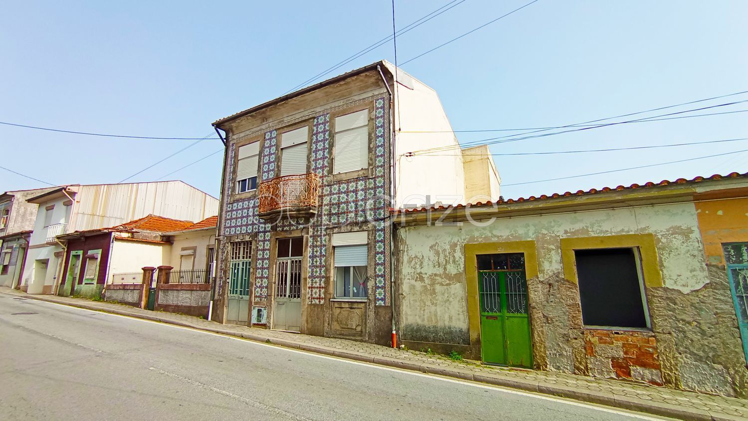 小楼房或独栋别墅出售在Rua Venda de Cima - 外立面