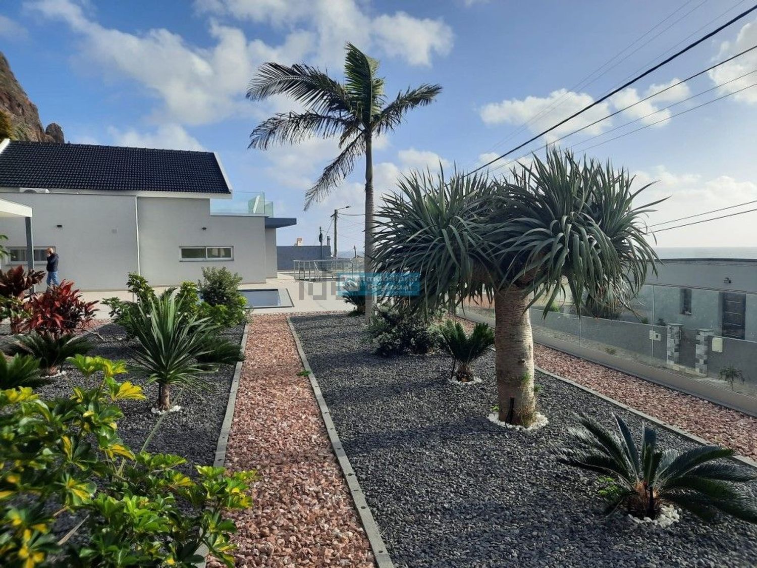 小楼房或独栋别墅出售在Paul do Mar - 花园